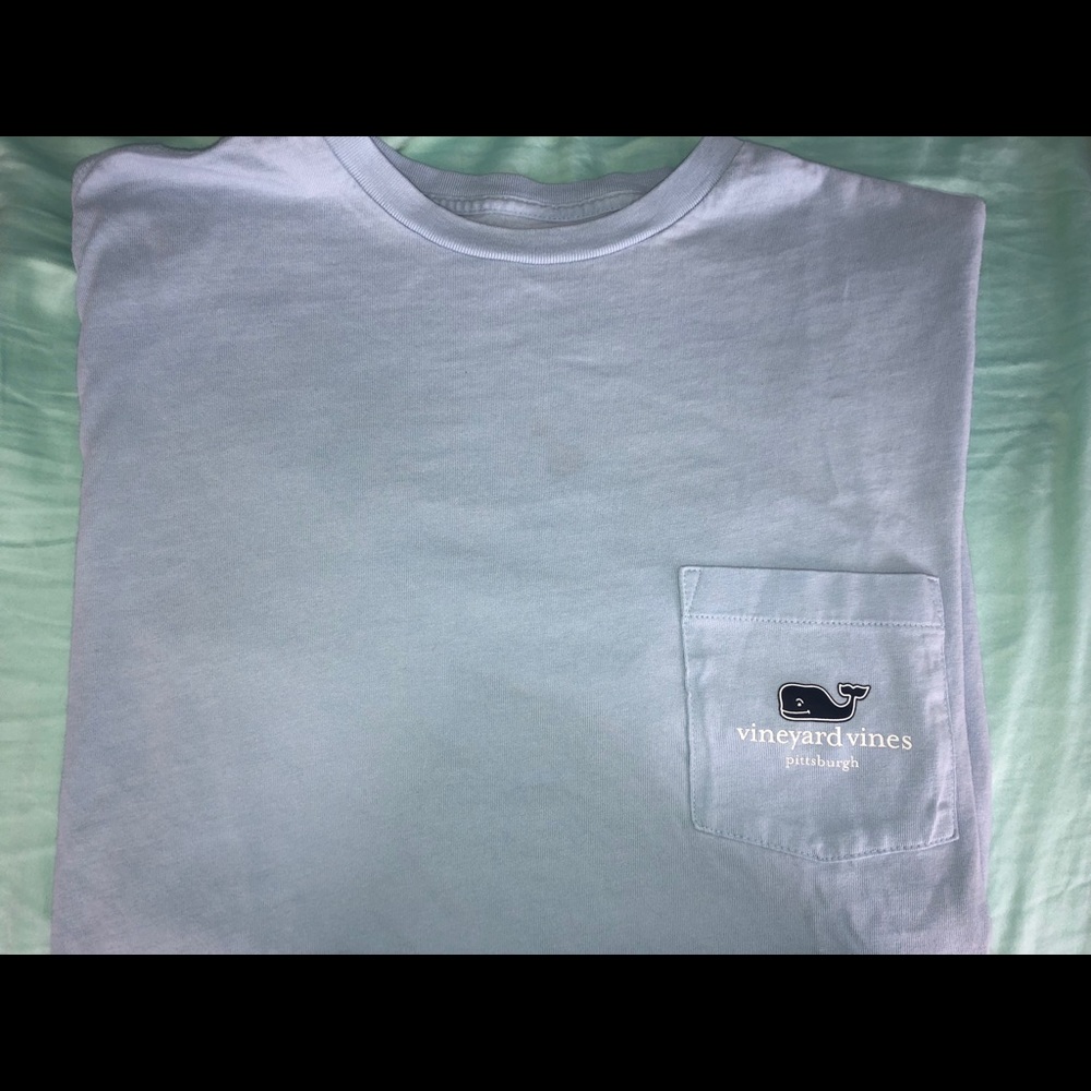 Vineyard vines blue T shirt